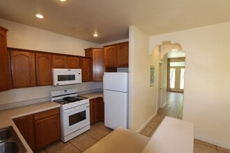 Building Photo - 1478 E Ivy Ln
