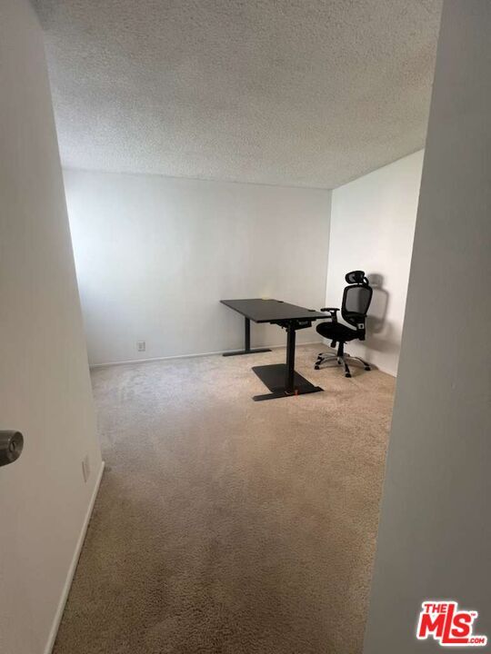 Building Photo - 931 New Depot St