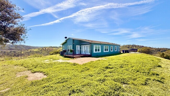 Building Photo - Stunning Single-Story with Spacious Deck, Panoramic Views, on Gated/Fenced Property!