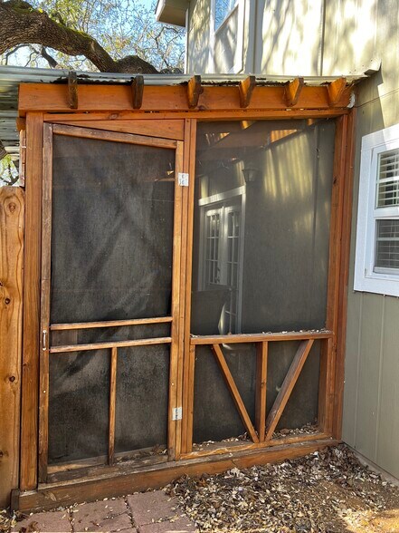 Screened in Porch - 4521 Merle Dr