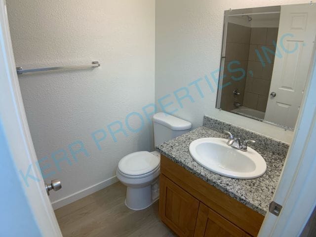 Building Photo - Charming 3-Bed Retreat with 2 Full Baths in Portland's Heart – 1000 Sq Ft of Comfort!