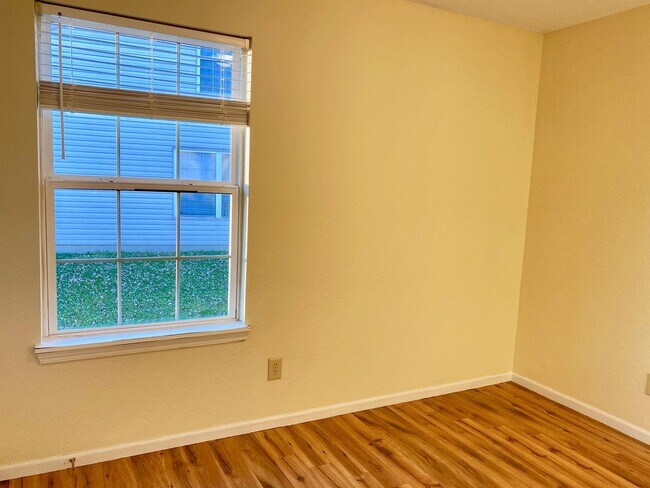 Building Photo - COMING SOON! Wonderful 3 Bedroom 2 Bathroo...