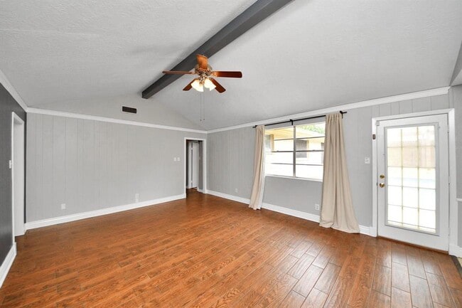 Building Photo - 9422 Val Verde St