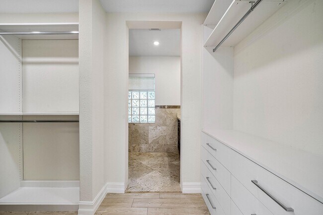 Building Photo - 1061 NW 3rd St