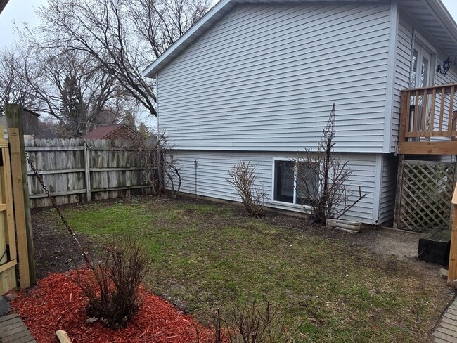 Building Photo - Updated 3 bedroom Kenosha home