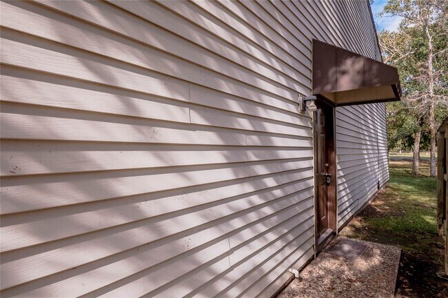 Building Photo - 24468 Country Clb Dr