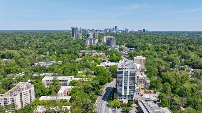 Building Photo - 2161 Peachtree Rd NE