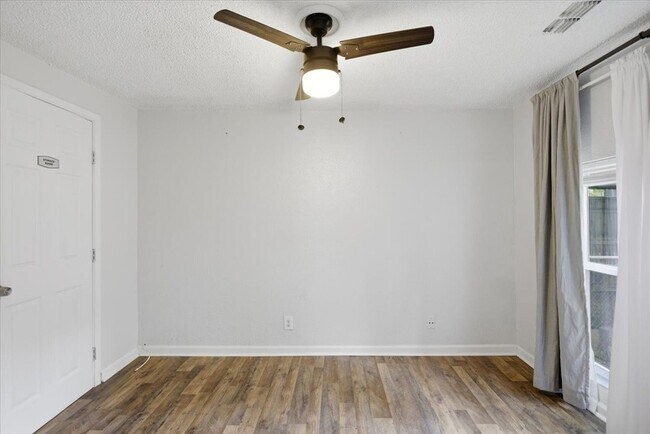 Building Photo - 4024 Collinwood Ave