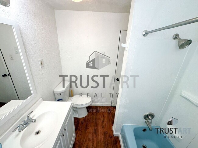 Building Photo - 2834 E Venango St