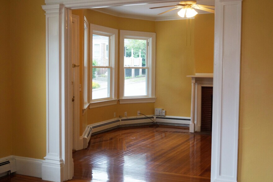 Building Photo - 20 University Ave