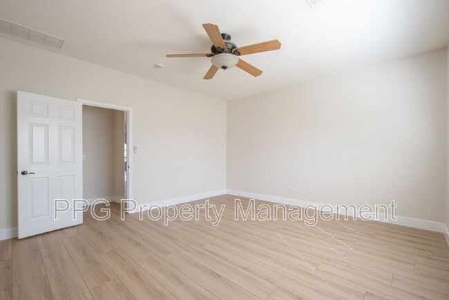 Building Photo - 14555 W Ventura St