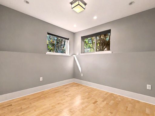 Building Photo - AVAILABLE NOW! Modern Capitol Hill 2 Bedroom Apartment, W/S/G Utilities Included!