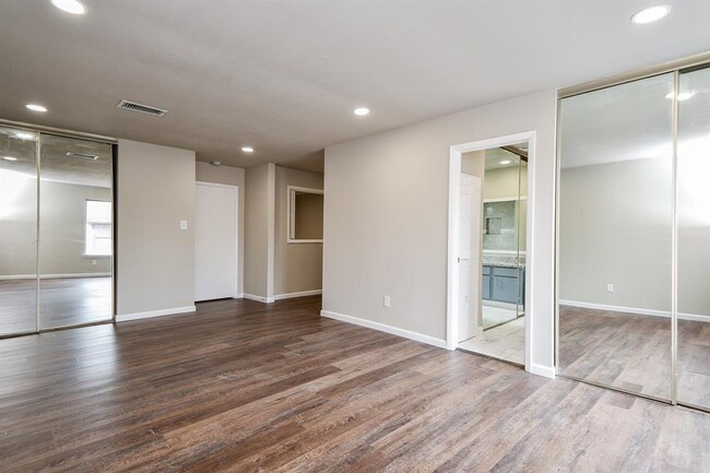 Building Photo - 12569 Wellington Park Dr