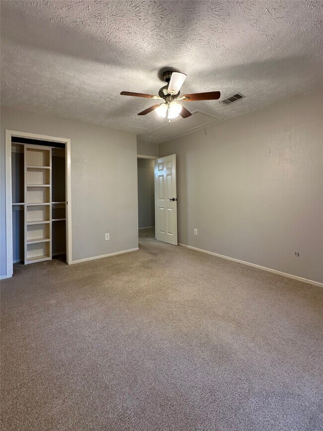 Building Photo - 2016 Royal Oak Pl