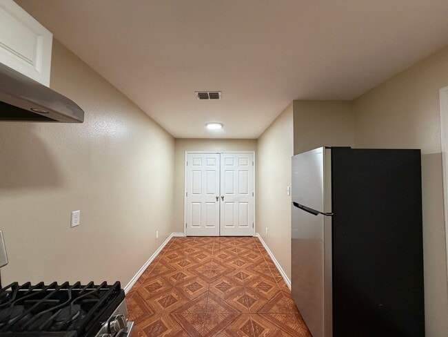 Building Photo - Move in Ready!