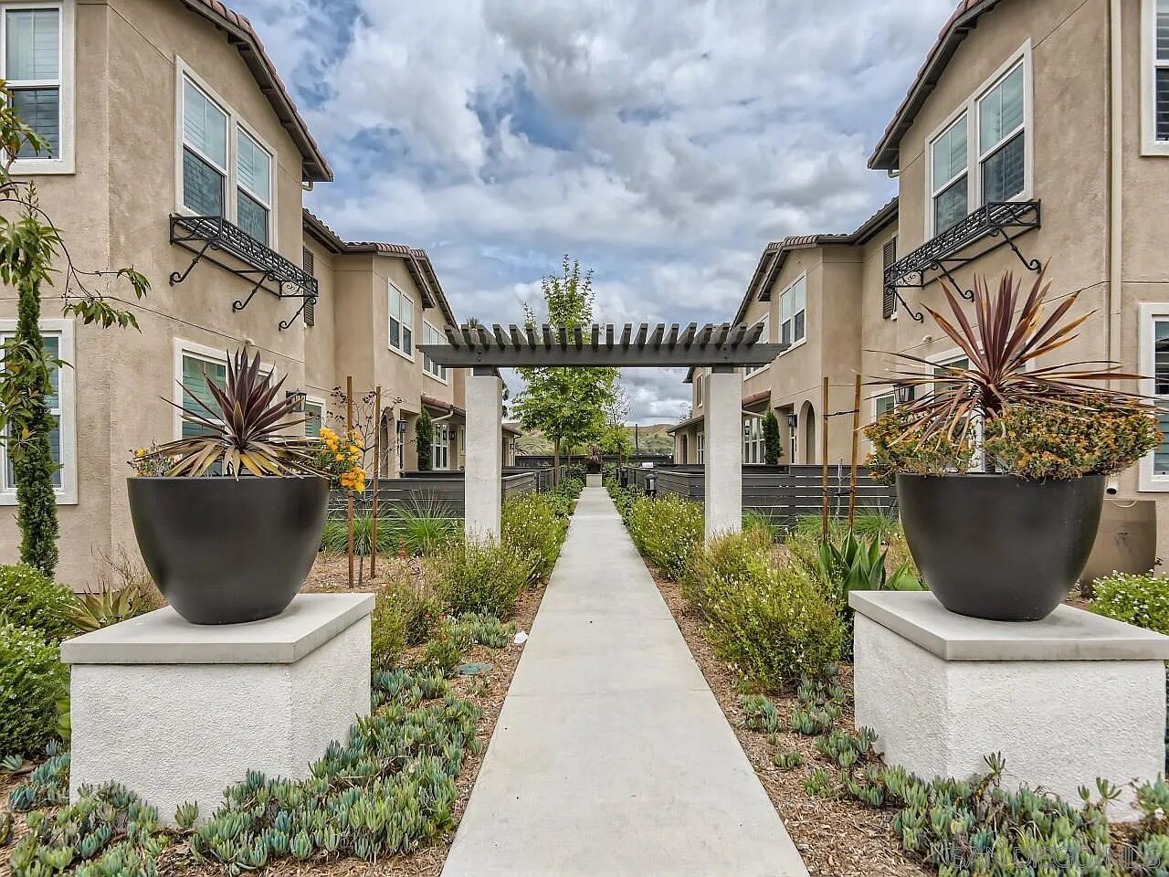 Building Photo - 8710 Barbados Ln