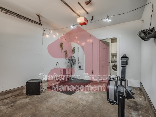 Building Photo - 2024 NW 45th St