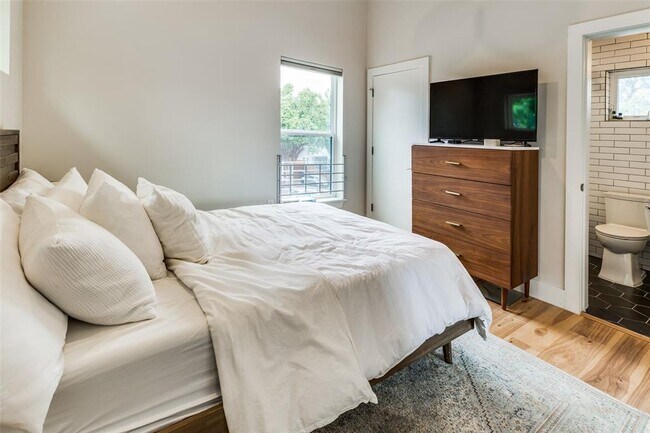 Building Photo - 1204 Georgian St