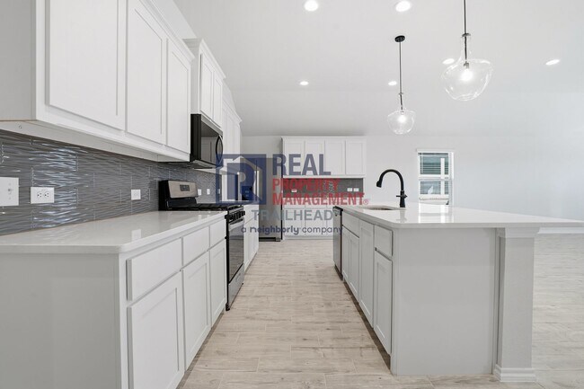 Building Photo - Inviting 3-Bedroom Home with Covered Patio