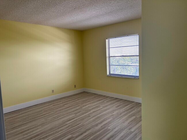 Building Photo - 300 N Hwy A1A