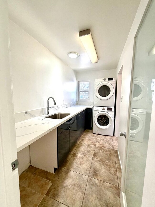 Building Photo - Beautiful Newly Renovated 3BD 2BA