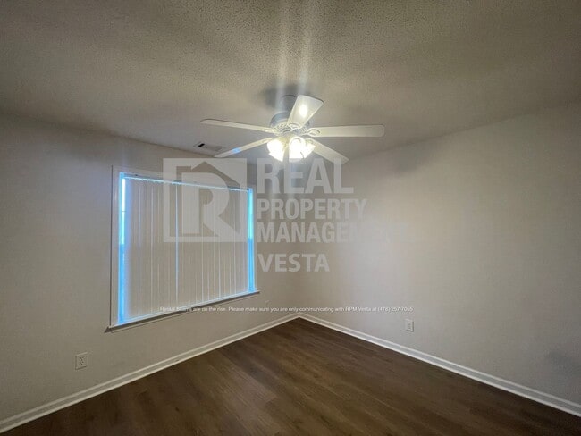 Building Photo - 102 Mulligan Ct