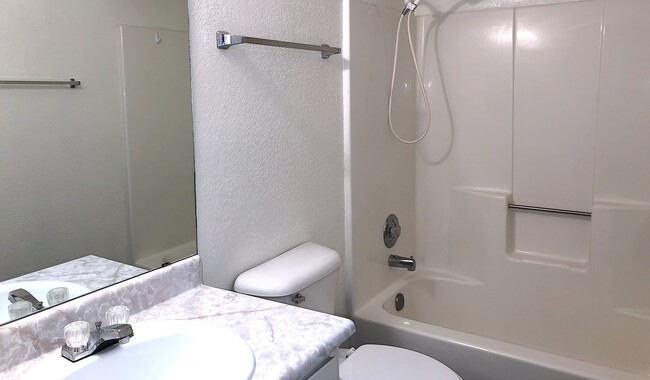 Building Photo - Canyon Shadows Great 2+2!