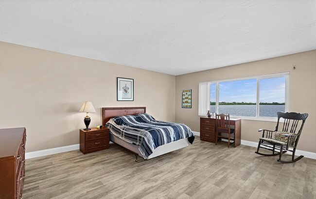 Building Photo - 250 S Sykes Creek Pky