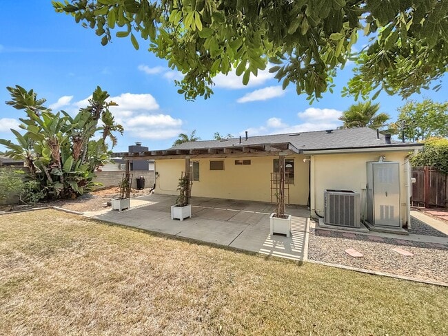 Building Photo - Stunning 3BD/1.5BA House in Clairemont Mes...