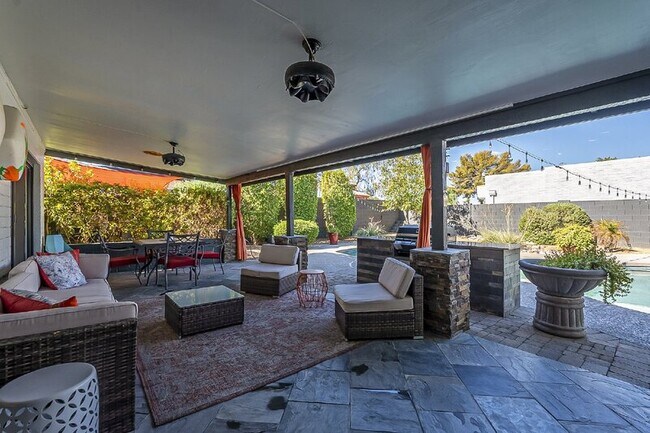 Building Photo - 10610 N 35th St