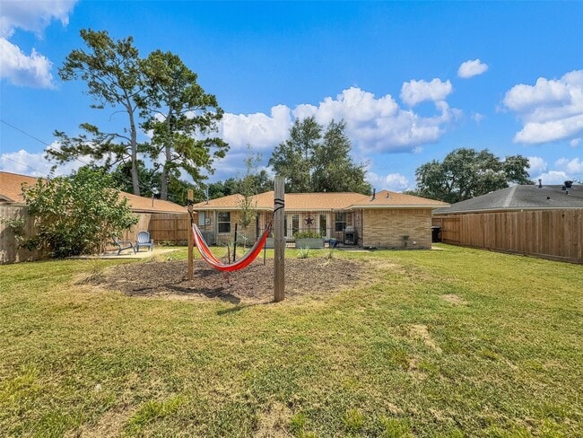 Building Photo - 2202 Stonecrest Dr