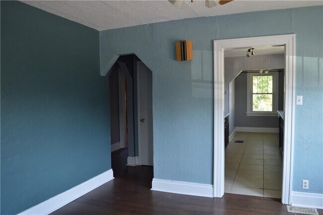 Building Photo - 2752 Springmont Ave