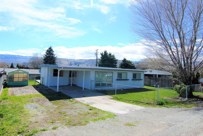 Building Photo - 1702 1st St SE
