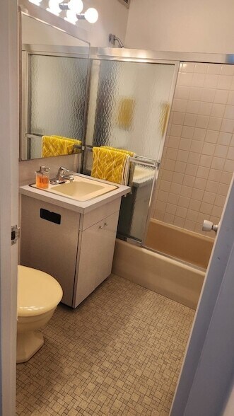 Building Photo - 340 W Diversey Pkwy