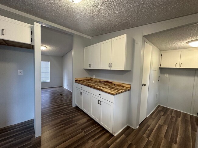 Building Photo - 114 Deer Rd