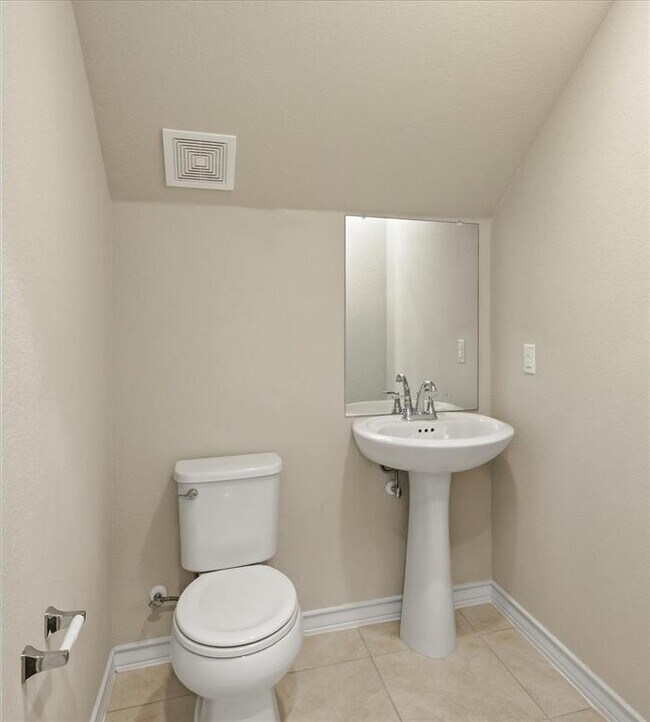 Building Photo - 704 Aliso Trail