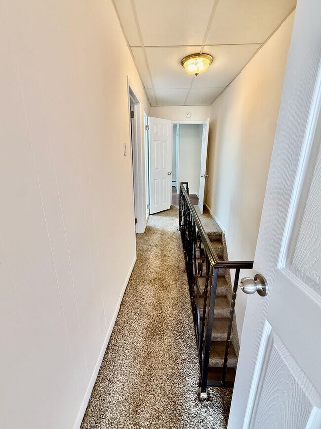 Building Photo - Spacious 3 BR / 1 BA HOUSE in Great South Philly location w/ Hardwood Flooring-Nice Kitchen-Washe...