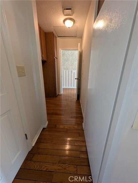 Building Photo - 27535 Lakeview Dr