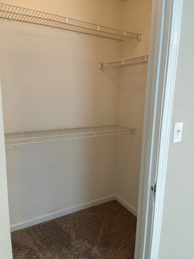 Building Photo - Split level home