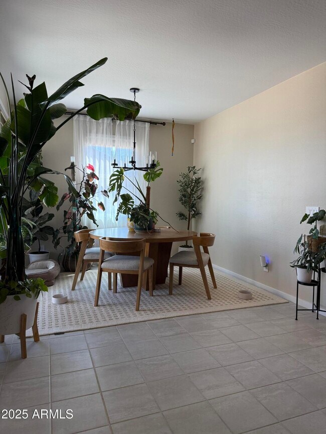 Building Photo - 2609 E San Miguel Dr
