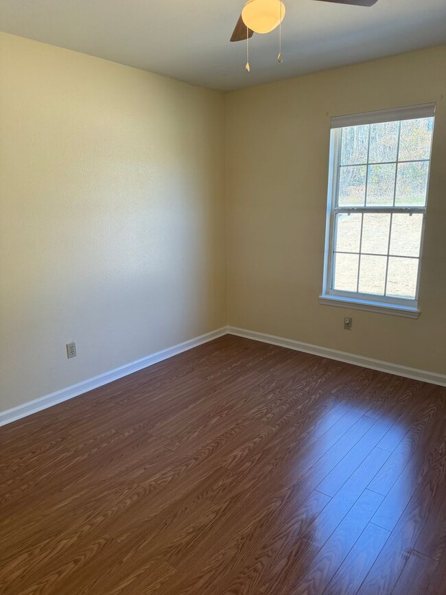 Building Photo - Beautiful Updated Ranch Style Home