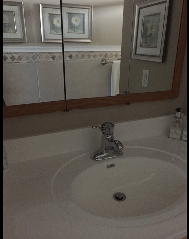 Building Photo - 2515 NE 1st Ct