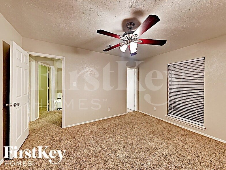 Building Photo - 2805 Galemeadow Dr