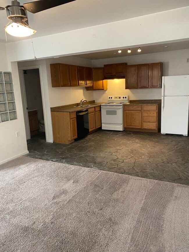 Building Photo - HARDWOOD FLOOR - CLOSE TO VA - MIDTOWN - Y...