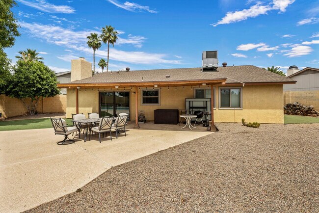 Building Photo - 10625 E Becker Ln