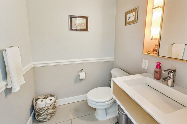 Building Photo - Two-Level Loft Condo at The Metropole