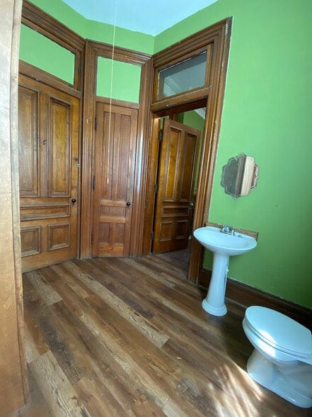 Building Photo - 223 E Main St