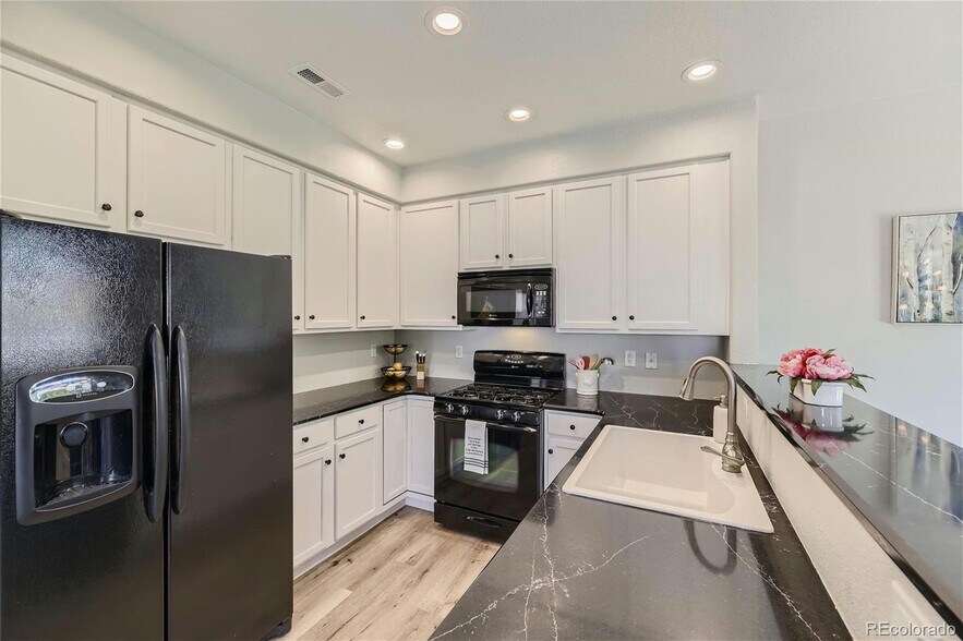 Building Photo - 17006 E Cedar Gulch Dr