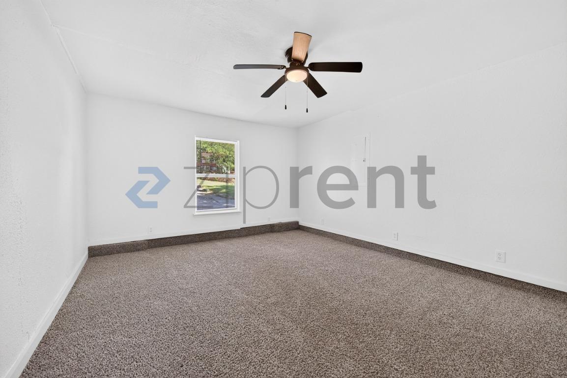Building Photo - Unit