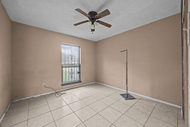 Building Photo - 15619 Fall Briar Dr